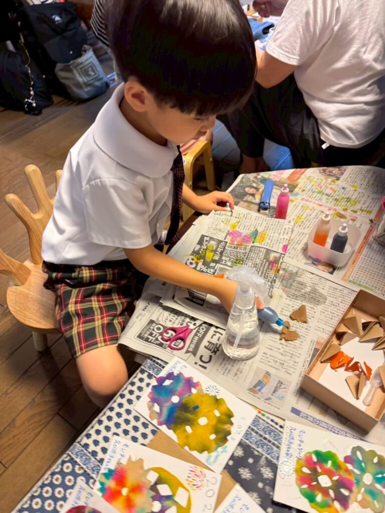 制作を行う様子 モンテッソーリ
