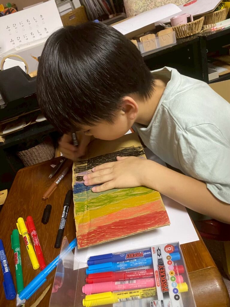 制作に取り組む様子