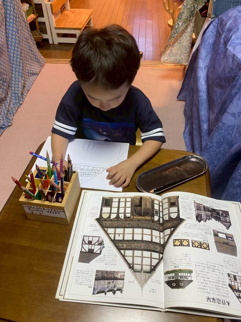 調べ学習をするこども
