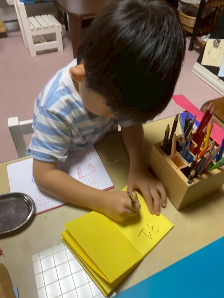 制作に取り組む様子