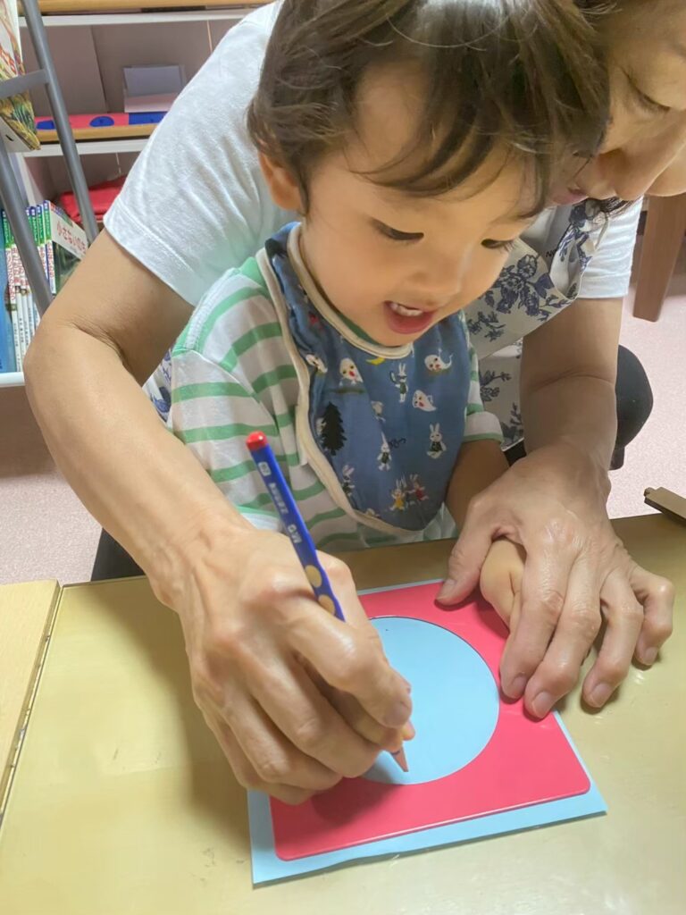 制作に取り組む様子