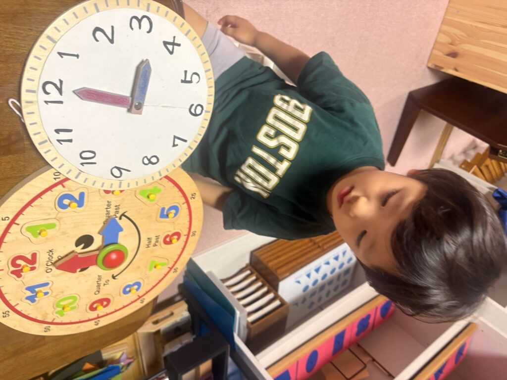 時計　モンテッソーリ